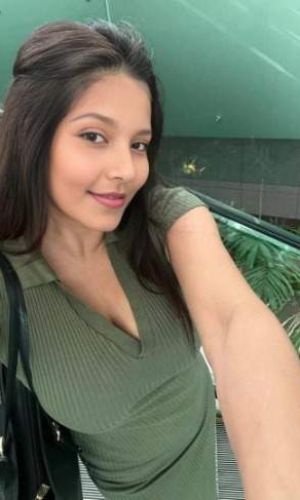 A tantalizing mistress who can give you all you need.