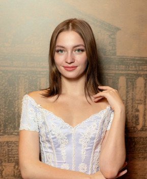 Russian escorts girl in Aerocity. Call now for booking first