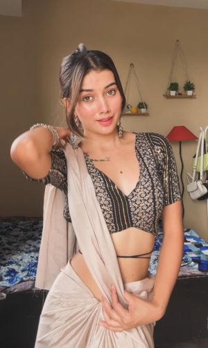 A hot mistress for you, come and tour my body in private.