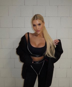 Russian Model Escort Girl Available in Nashik