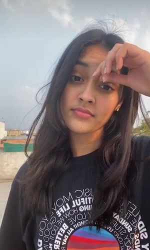 I will give you a full escort pleasure with video call