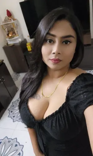 An elegant, cultured and naturally alluring escort girl for you.