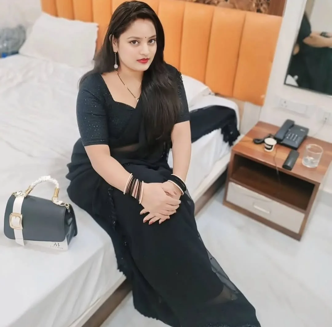 Hot and sexy housewife escort call girl in Muzaffarpur