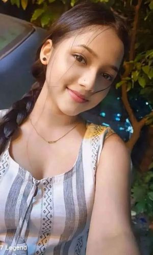 Young college escort girl available for online video call and offline service in Kota at a cheap rate